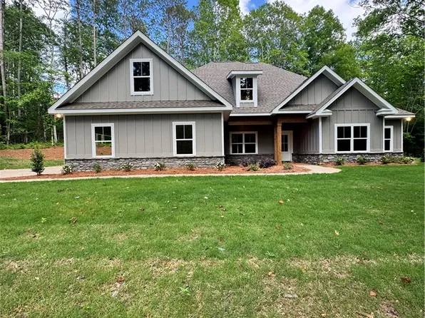 1694 Lee Road 183, Opelika, AL 36804