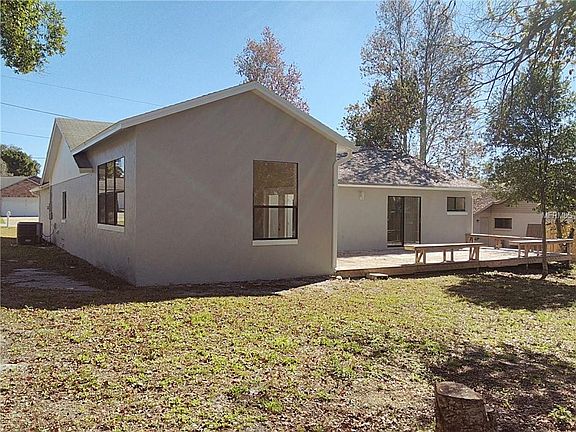 4th image of 2584 Vaughn Ave