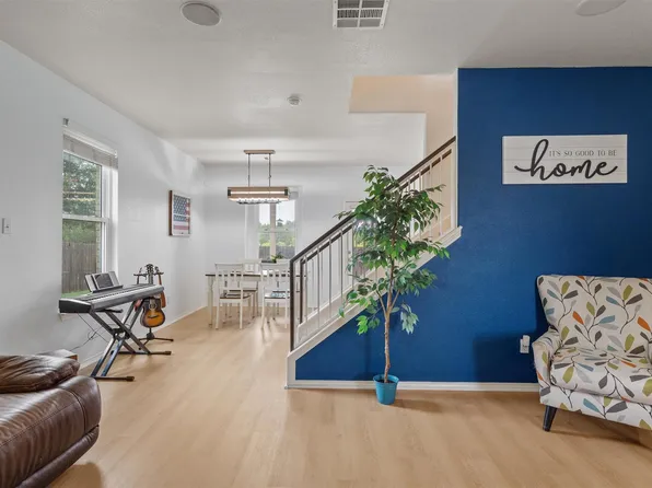 1316 Hensley Dr, Leander, TX 78641