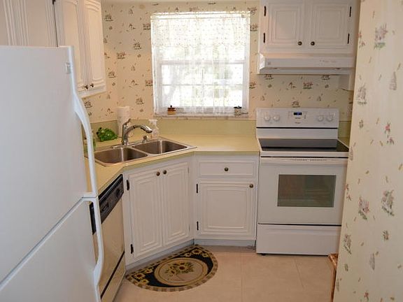4th image of 18081 SE Country Club Dr #22216