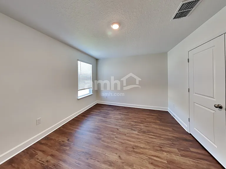 1131 Walden Pond Dr — Photo 24