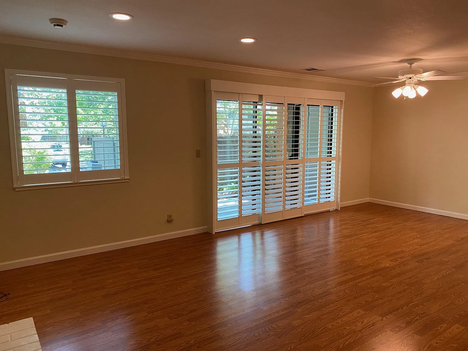 2 bed, 904 sqft, $3,100 — Photo 2