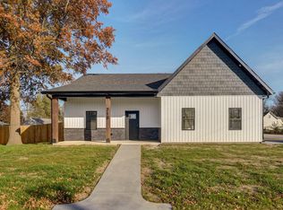 718 S Hickory St, Mount Vernon, MO 65712