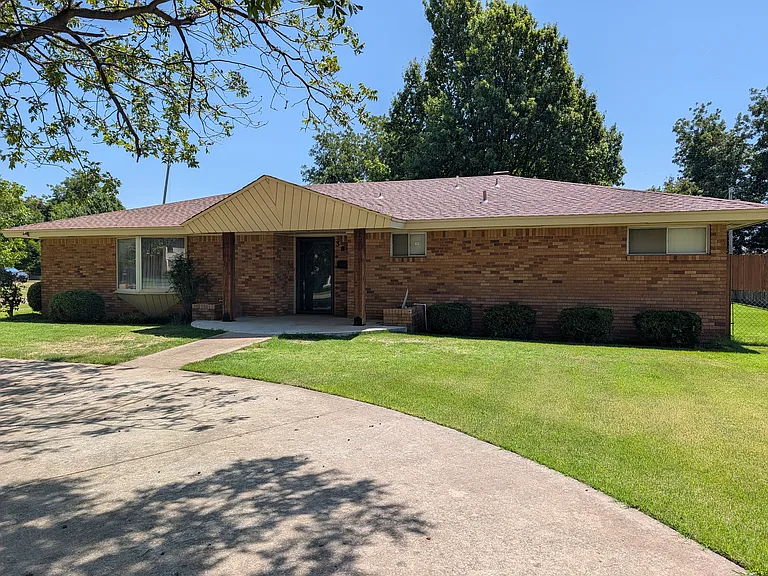 3810 N Rockwell Ave — Photo 16