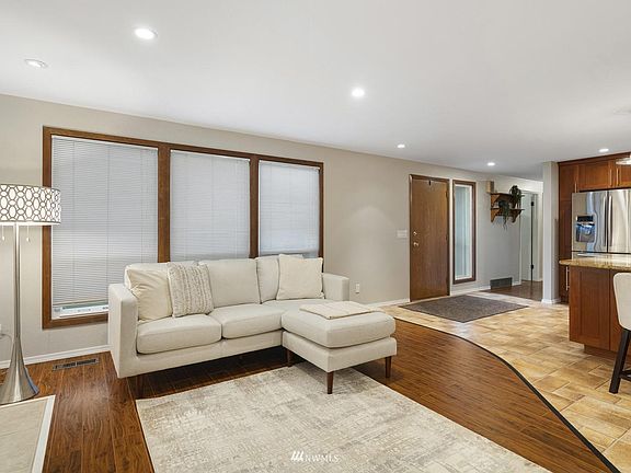5th image of 11839 11th Ave S