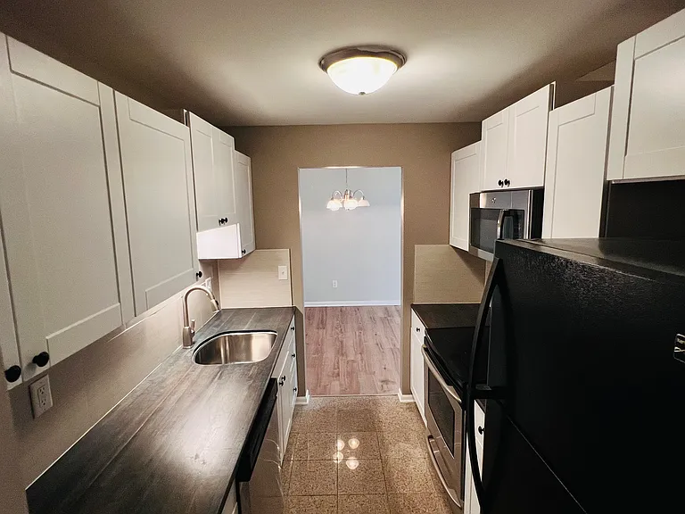 566 Somerset Ln #7 — Photo 6