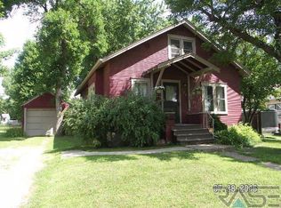 204 W Barck Ave, Luverne, MN 56156