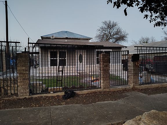 3rd image of 1253 Leal St