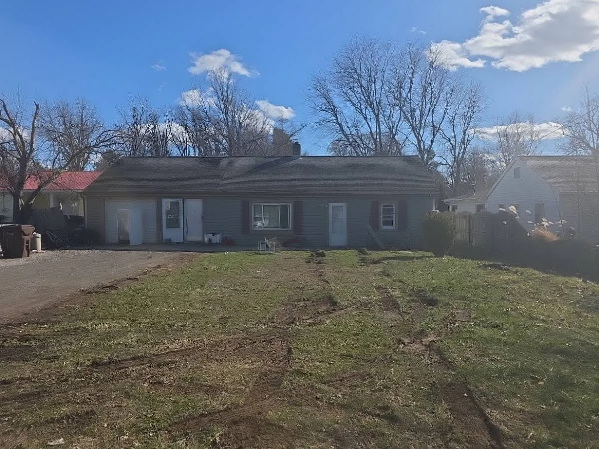 923 W Jolly Rd photo 1