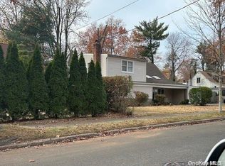 26 Chadwick Rd, Great Neck, NY 11023