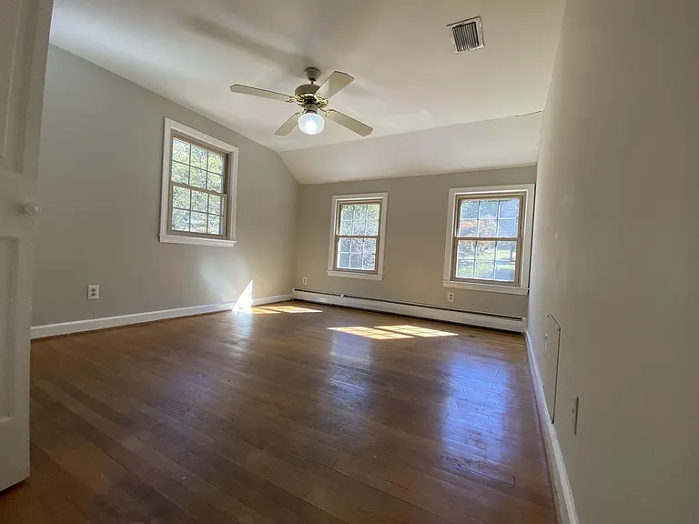 106 Woodside St — Photo 15