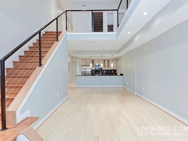 233 R St NE #A — Photo 2