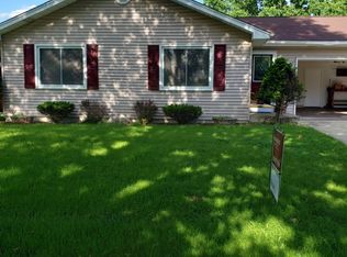 201 Larchwood Ln, North Aurora, IL 60542