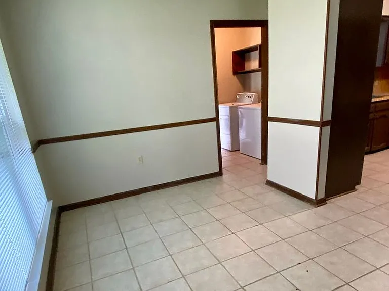 1331 Knollhaven Dr — Photo 3