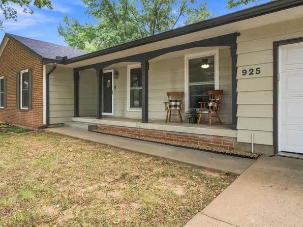 925 E Wedgewood Dr, Derby, KS 67037