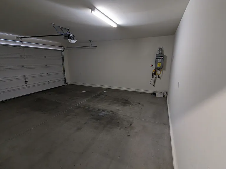 47 E Constitution Dr — Photo 12