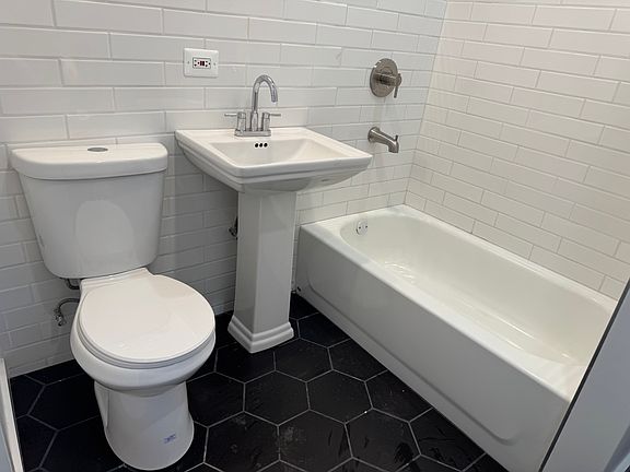 5th image of 1540 W Garfield Blvd #1