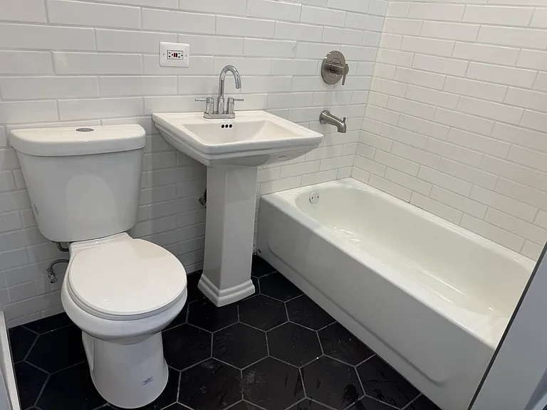 1540 W Garfield Blvd #1 — Photo 5