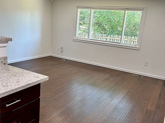 4th image of 1414 S 138th Street