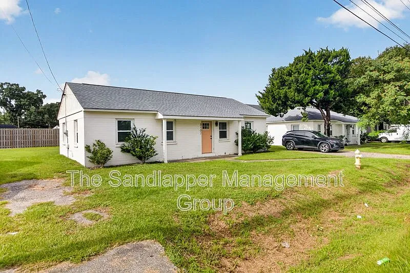 3 bed, 2.0 bath, 1000 sqft, $2,000 — Photo 3