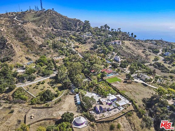 3rd image of 231 Loma Metisse Rd