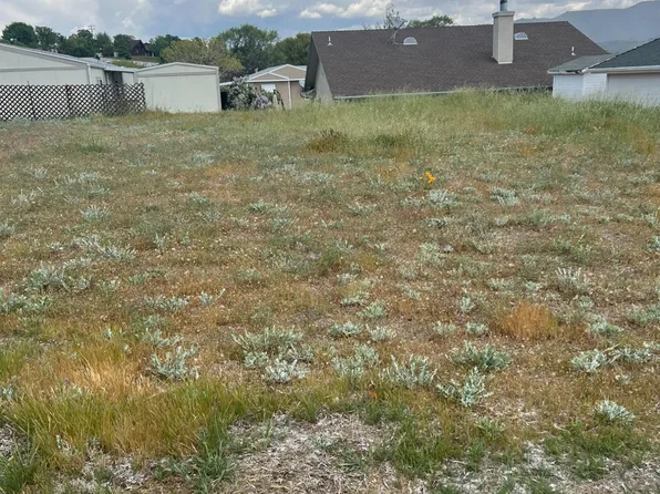 21276 White Pine Dr Space 14, Tehachapi, CA 93561