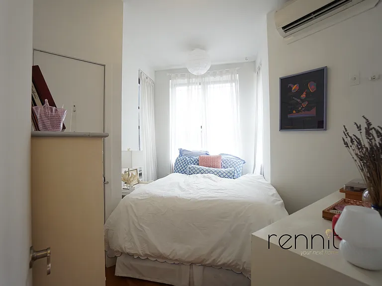 453 Franklin Ave #2B — Photo 4