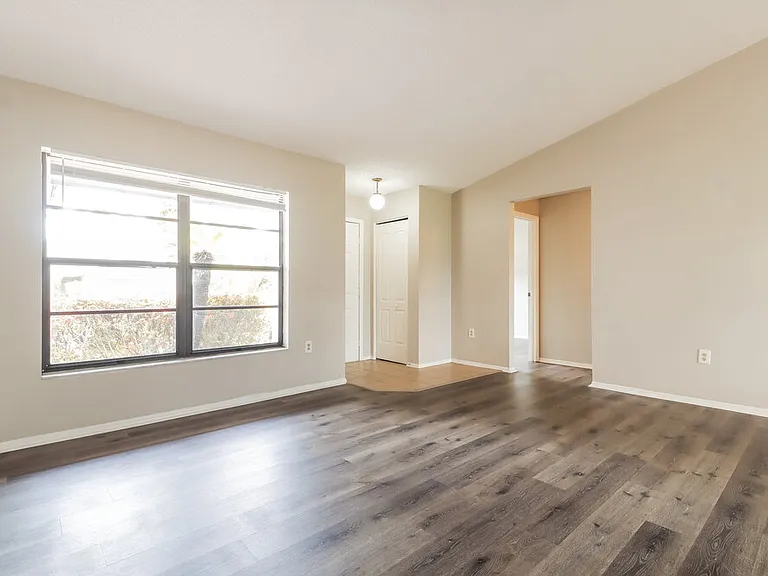 2225 Hidden Meadows Dr E — Photo 4