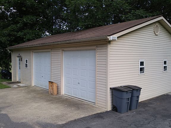 Detached Garage