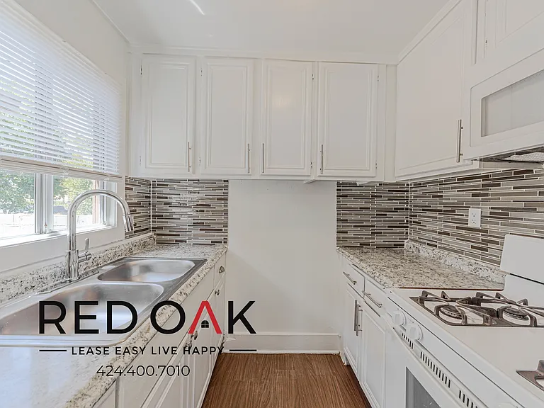 14377 Chatsworth Dr #14377 — Photo 10