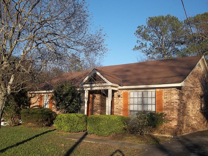 1st image of 748 N Burbank Dr