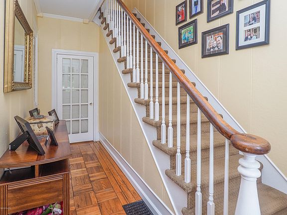 254 Linn St-103