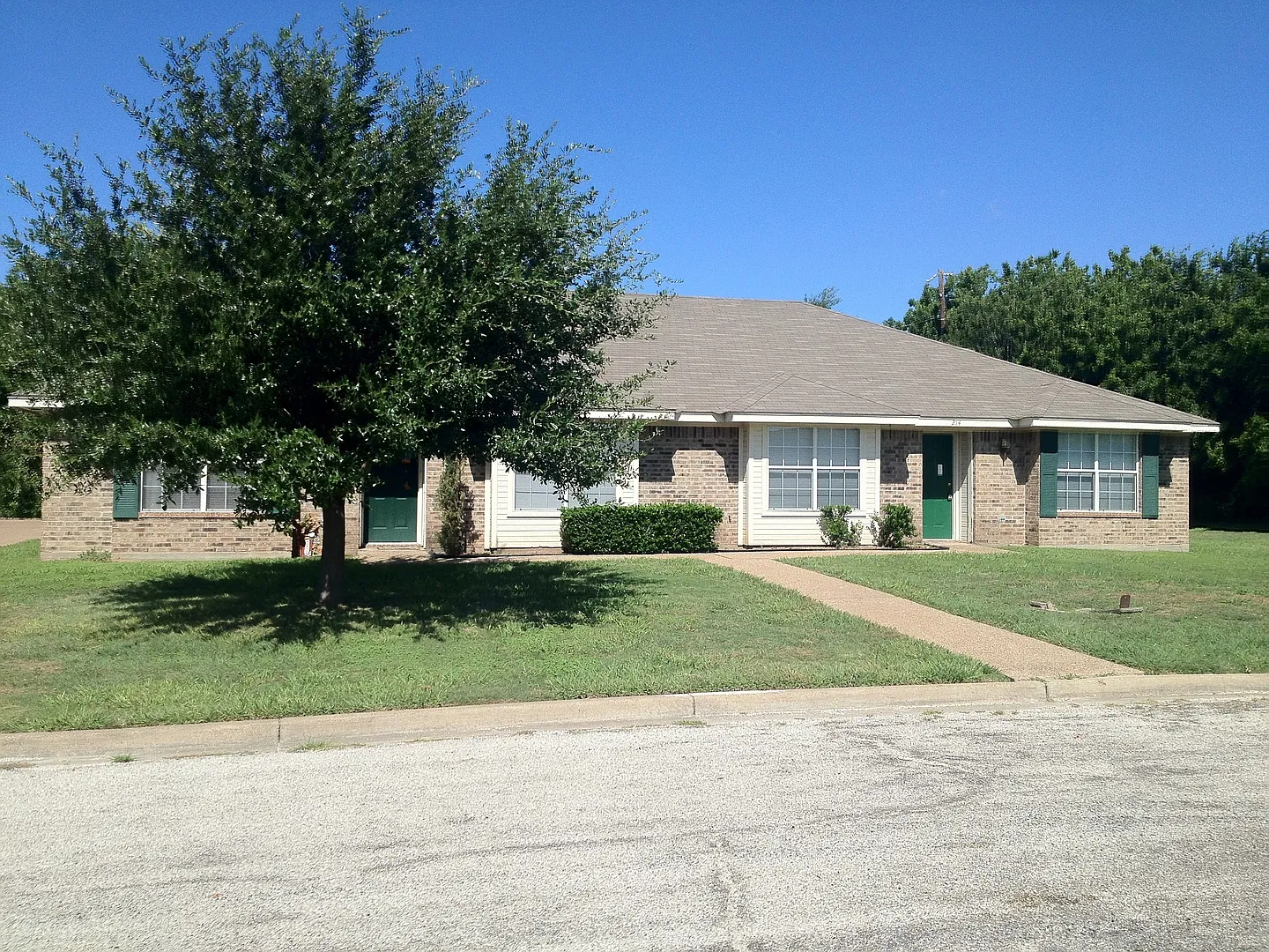 Duplex — Photo 1