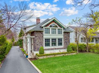 169 Wildwood Rd, Lake Forest, IL 60045