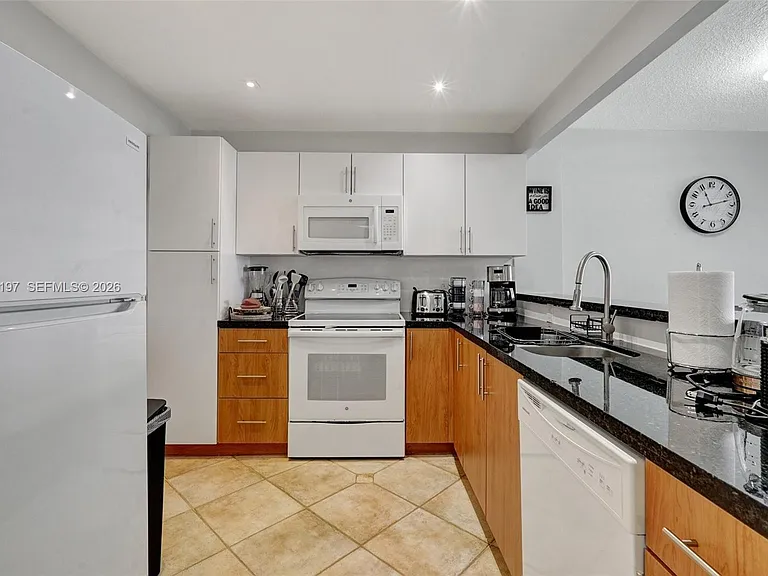 3725 S Ocean Dr #812 — Photo 4