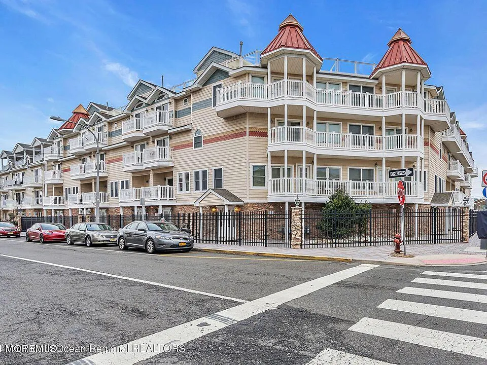 21 Blaine Ave #11