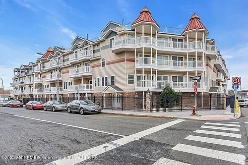 21 Blaine Ave #11 Photo 1