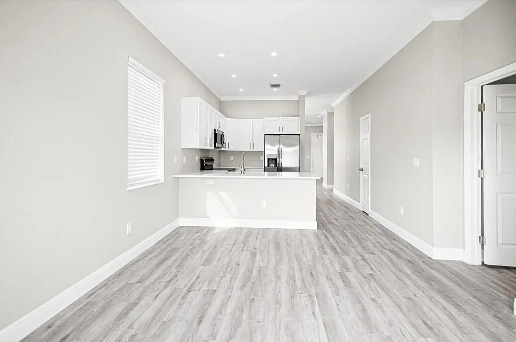 4 bed, 2.0 bath, 1960 sqft, $4,000 — Photo 2