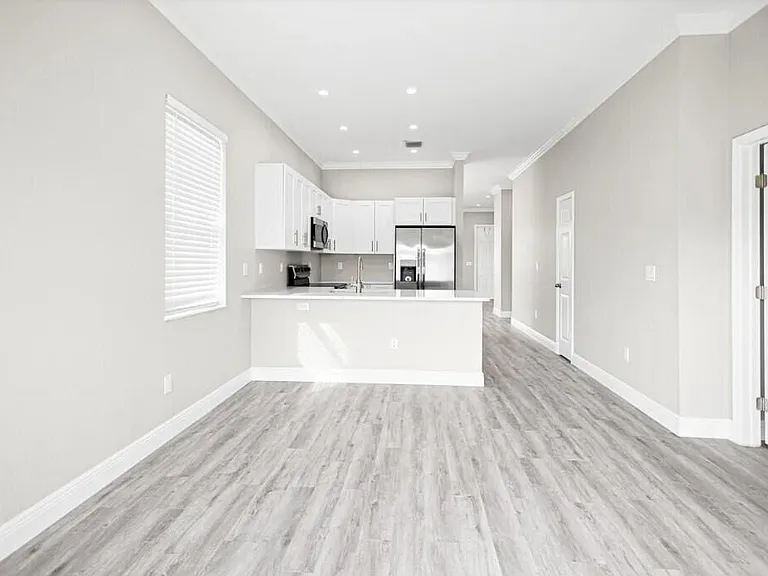 132 NW 11th Ave — Photo 2