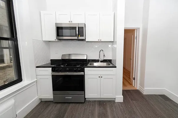 Rented by RealTegrity NY LLC | media 92