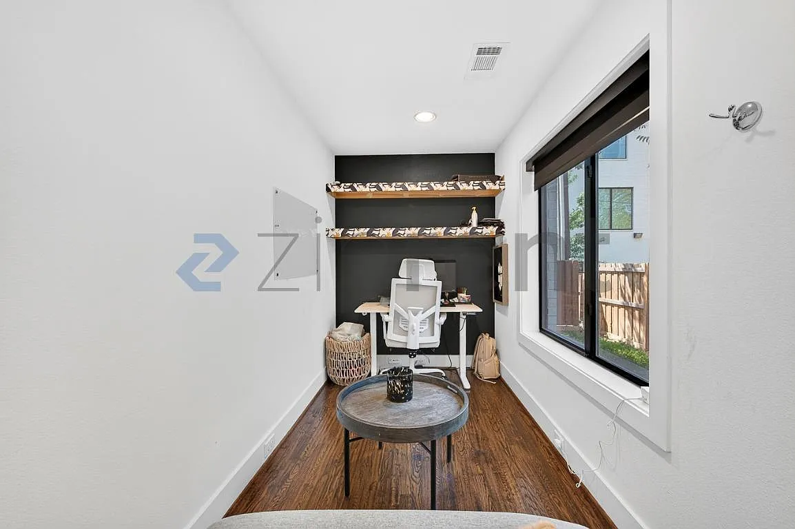 2 bed, 2.5 bath, 1460 sqft, $3,300 — Photo 3
