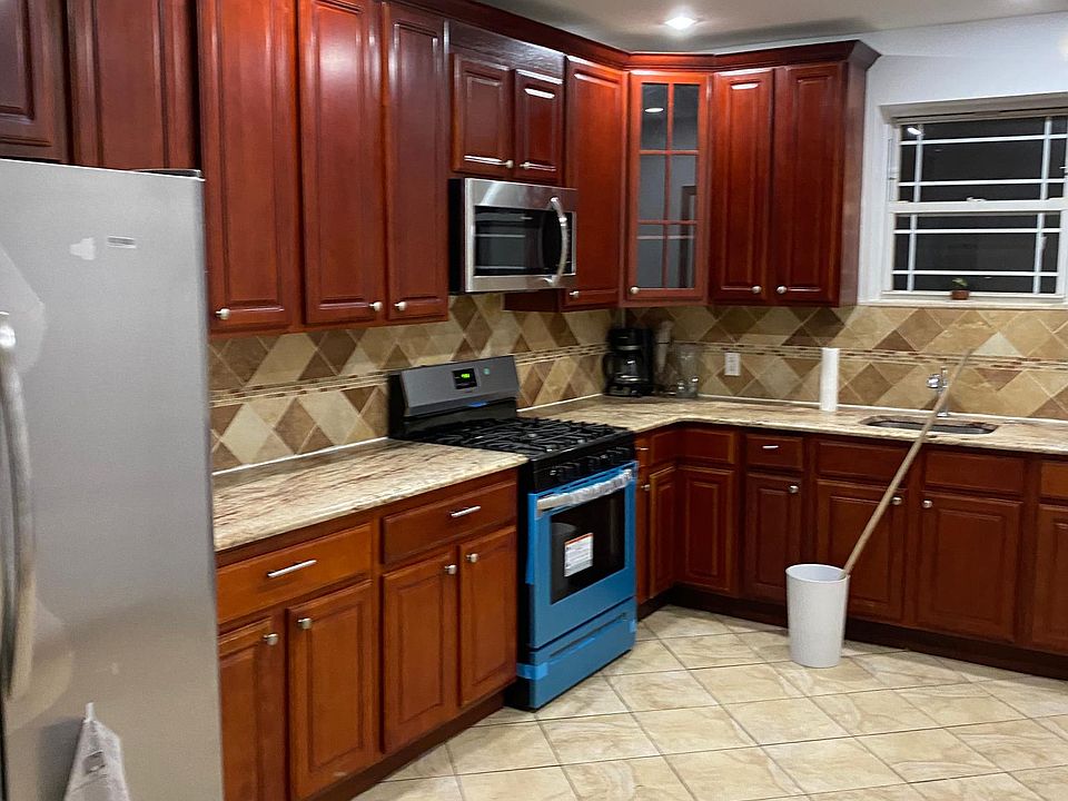 1st image of 2712 Yates Ave #2