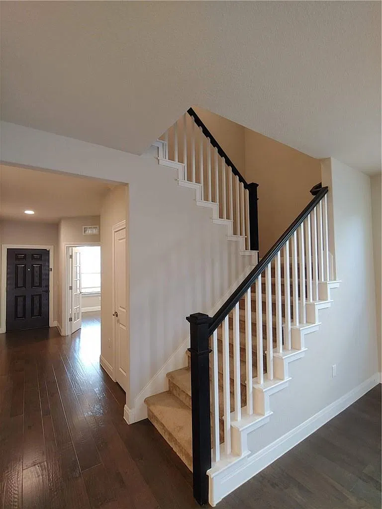 4 bed, 3.5 bath, 3086 sqft, $3,200 — Photo 2