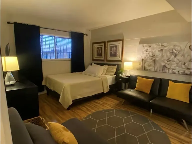 615 S Royal Crest Cir #8 — Photo 2