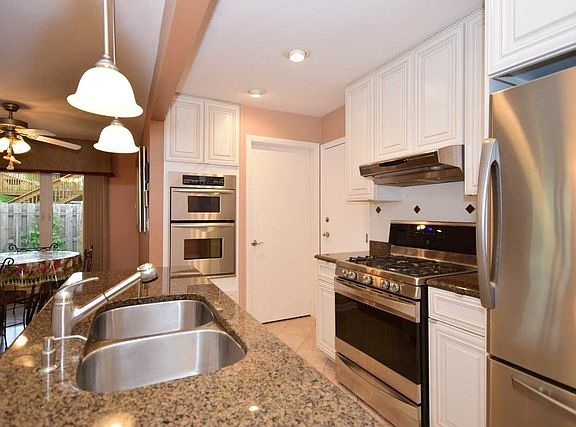 3rd image of 2S671 Ashley Dr