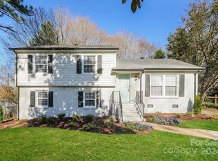 318 Huntsmoor Dr, Charlotte, NC 28217