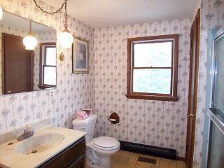 There are 2 bath rooms, one on 1st floor and one on 2nd fl