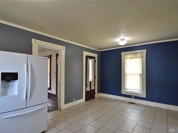 5th image of 164 S Walnut St