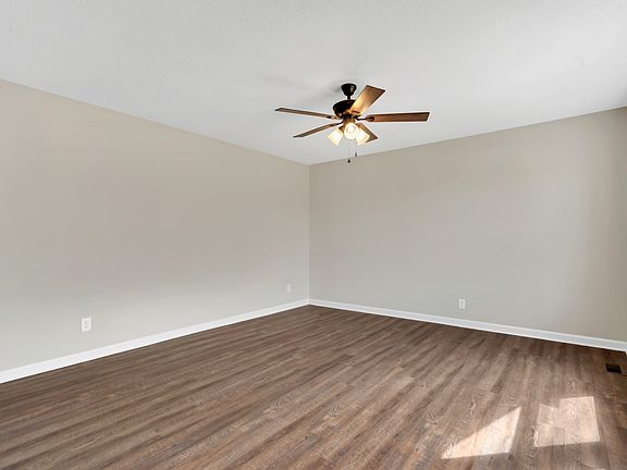 5th image of 415 Newman Dr