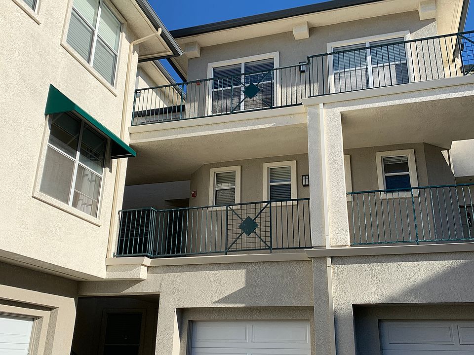 Inside patio view of the townhouse - 2nd and 3rd floors